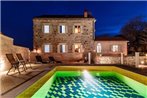 Apartments and rooms with a swimming pool Sumartin