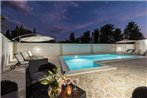 Villa Star 2 luxury apartment with a pool