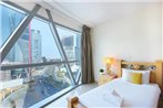 Spacious Flat in the Classic Park Towers by GuestReady