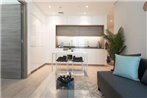 Beautiful Sea View Flat by GuestReady