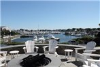 Anchor In Distinctive Waterfront Lodging