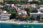 Apartments by the sea Podgora