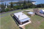 Yamba Pilot Cottage 2 - pets welcome - close to beach