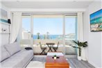 Panoramic Ocean Views in Stylish Manly Apartment