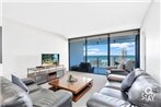 Circle on Cavill - 1 Bedroom Study Ocean View Family Apartment - Can sleep up to 5!