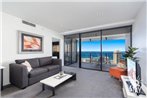 Circle on Cavill - 1 Bedroom Study Ocean View in the heart of Surfers Paradise