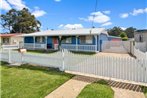 Walk to Everything In Huskisson Central Location and Sleeps 10