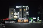 Hotel River