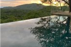 Beautiful Mountain-Side Modern Home with Full Service - Sleeps 6