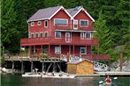 Discovery Islands Lodge