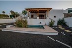 Lanzarote Villa historica con terraza y jardin by Lightbooking