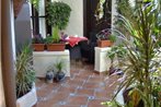 Apartamentos-Monasterio-de-San-Antonio-Mediterranes-Apartment-mit-kleiner-Terrasse-im-Innenhof