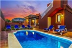 Corralejo Villa Sleeps 6 Pool Air Con WiFi