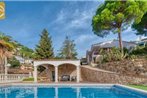 Lloret de Mar Villa Sleeps 12 Pool WiFi