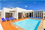 Playa Blanca Villa Sleeps 6 Pool WiFi