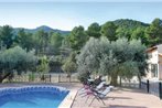 Three-Bedroom Holiday Home in Moratalla