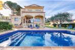 Lloret de Mar Villa Sleeps 8 Pool WiFi