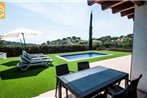 Lloret de Mar Villa Sleeps 8 with Pool Air Con and WiFi