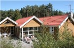 Four-Bedroom Holiday home in Aakirkeby 3