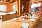 HOUSE CHALET 13 personnes CHALET TRADITIONNEL EN RONDINS..