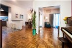 Modern-Vintage apartment by Acropolis museum