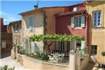 Vintage Holiday Home in Provence with Terrace