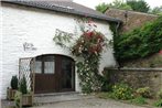 Beautiful Holiday Home by the Lake in Freyneux