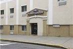 Howard Johnson Express Inn Bronx