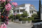 Apartments by the sea Selce