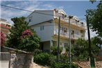 Apartments by the sea Tisno