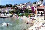 Apartments by the sea Podgora