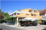 Apartments with a parking space Orebic