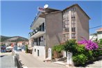 Apartments by the sea Seget Vranjica