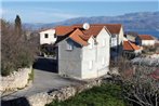 Apartments with a parking space Supetar