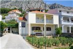 Apartments with a parking space Omis - 2751