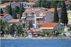 Apartments by the sea Selce