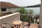 Apartments by the sea Tisno