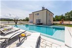 Luxury villa with a swimming pool Vilanija