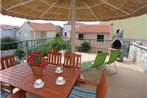 Apartments and rooms Petar