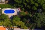 Villa Zlatni Rat - stunning location 5m from the sea 150m from resort centre