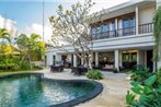 16 bedroom villa river side Legian