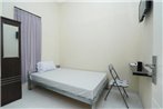 OYO Life 2460 Kost Simorejo Timur