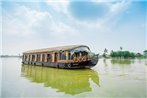 OYO 23210 KHBO Diamond Sharing Houseboat