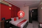 Super OYO Flagship Hotel Moon Palace Near Sahara Ganj Mall