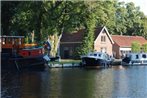 Cozy Holiday Home by the Canal in Dwingeloo