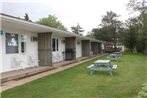 Lanes Riverhouse Inn & Cottages