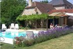 Spacious Holiday Home in Alvignac with Swimming Pool