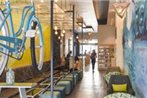 Mojo Hotel/Hostel & Market