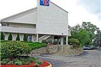 Motel 6 Cincinnati Central- Norwood