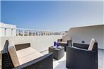 Chic 2BR Penthouse steps from the Promenade